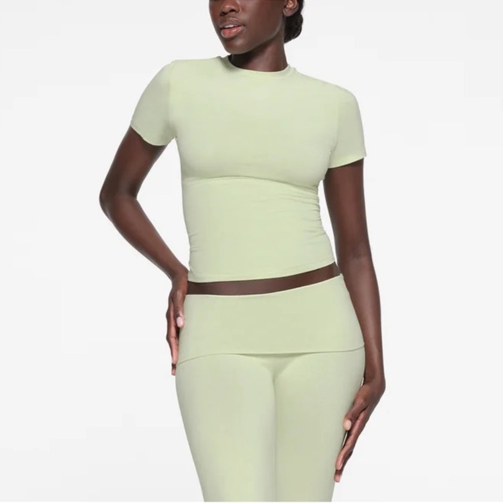 NWT SKIMS Cotton Jersey T-Shirt In Pistachio